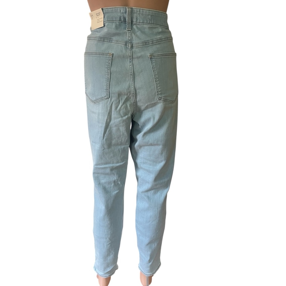 Universal Thread Women's High Rise Jeans - Light Blue - Picture 4 of 10